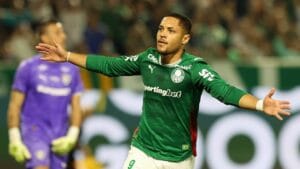 Palmeiras Brilha em Reencontro com Arias e Mantém a Liderança do Brasileiro
