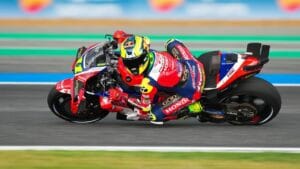 Marco Bezzecchi garante pole position na Tailândia; Diogo Moreira inicia em 15°