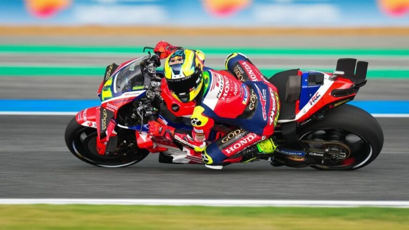 Marco Bezzecchi garante pole position na Tailândia; Diogo Moreira inicia em 15°