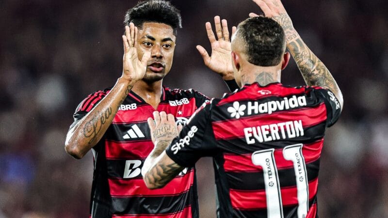 Flamengo e Cruzeiro se enfrentam em transmissão ao vivo pela Rádio Nacional