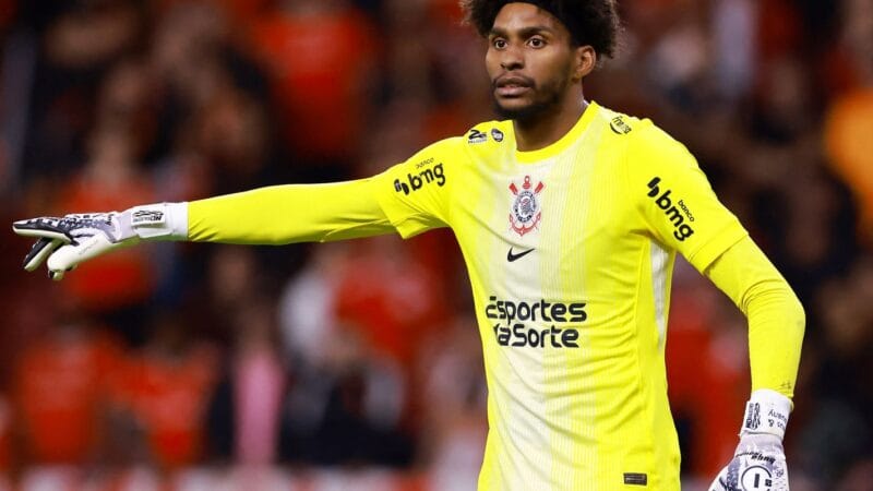 Hugo Souza é convocado para a seleção brasileira após lesão de Alisson