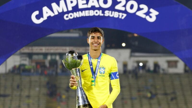 Vitor Reis é convocado para amistoso da seleção brasileira contra a Croácia