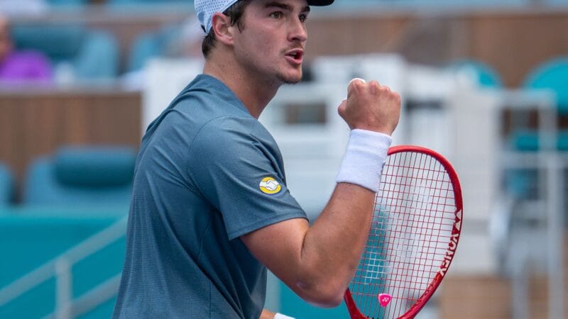 João Fonseca avança no Masters 1000 de Miami e enfrenta Alcaraz na próxima rodada
