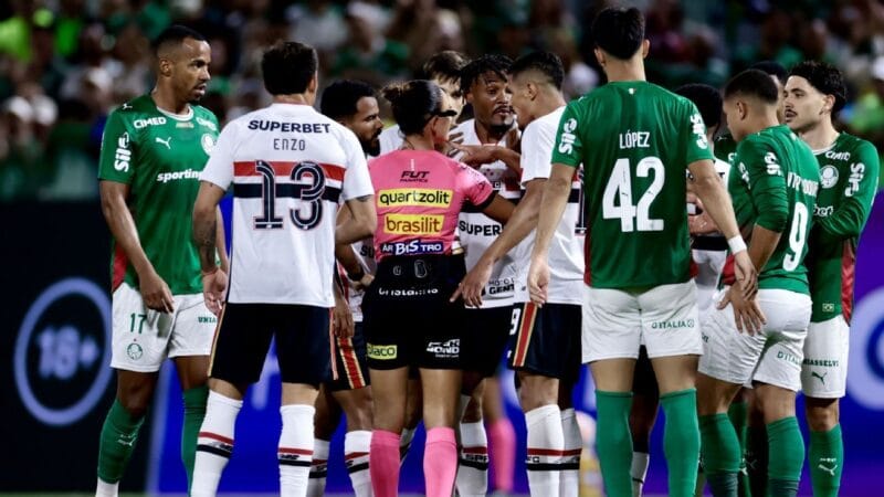 Análise da Arbitragem em Palmeiras x São Paulo: Erros e Polêmicas