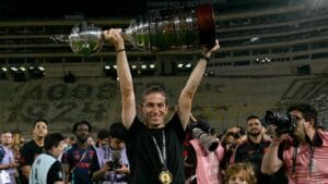 Filipe Luís se despede do Flamengo e faz apelo à torcida e jogadores