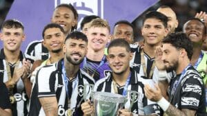 Botafogo: Zagueiro Barboza Comenta Sobre Estagnação nas Negociações de Renovação