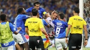 Conflito em Campo: A Briga entre Cruzeiro e Atlético-MG na Final do Mineiro