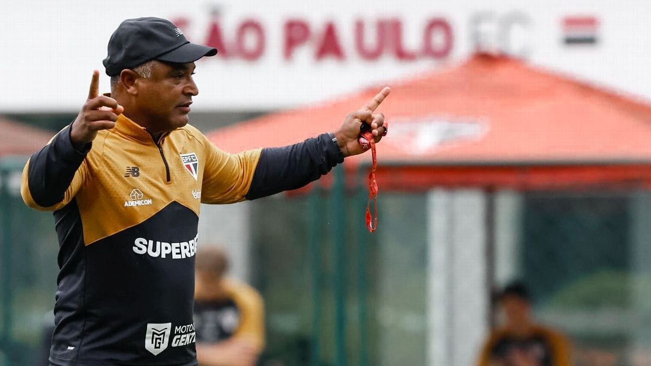 Roger apresenta novas estratégias em primeiro treino com atletas