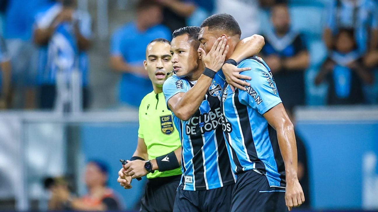 Grêmio Empata com Bragantino em Jogo Marcado por Carlos Vinicius