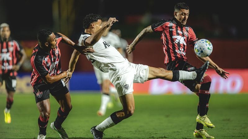 Vitória Supera Atlético-MG e Quebra Tabu no Barradão