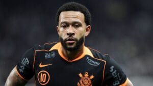 Corinthians Enfrenta Desafios Financeiros em Renovações de Contrato