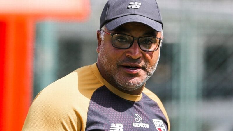 Estratégias de Roger: Planos para a Data FIFA com Novas Formações