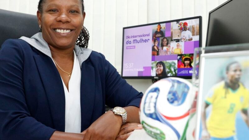 A Força Feminina no Futebol: Superando Barreiras e Preconceitos