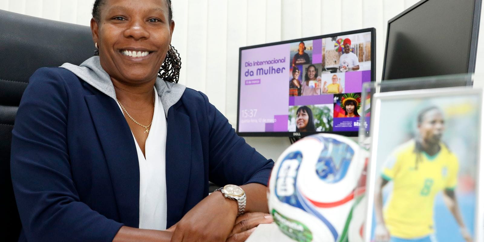 A Força Feminina no Futebol: Superando Barreiras e Preconceitos