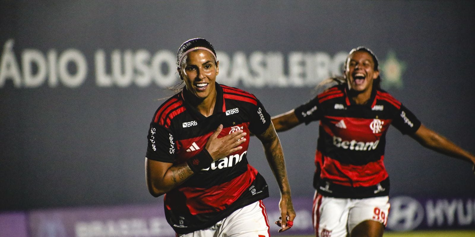 Flamengo Vence Vitória e se Aproxima das Líderes no Campeonato Brasileiro Feminino