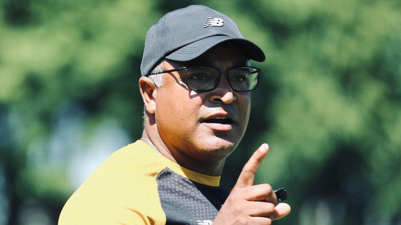 Roger Machado Discute Críticas e a Busca por Conhecimento no Futebol