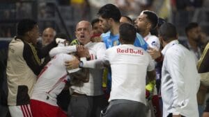 Confusão Pós-Jogo: Rossi Denuncia Agressão de Auxiliar do Bragantino Após Derrota do Flamengo