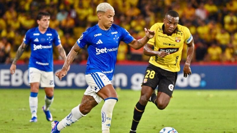 Cruzeiro Brilha na Estreia da Libertadores com Vitória Sobre o Barcelona
