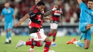 Controvérsia em Campo: Simon Defende a Expulsão de Plata Após Pisão