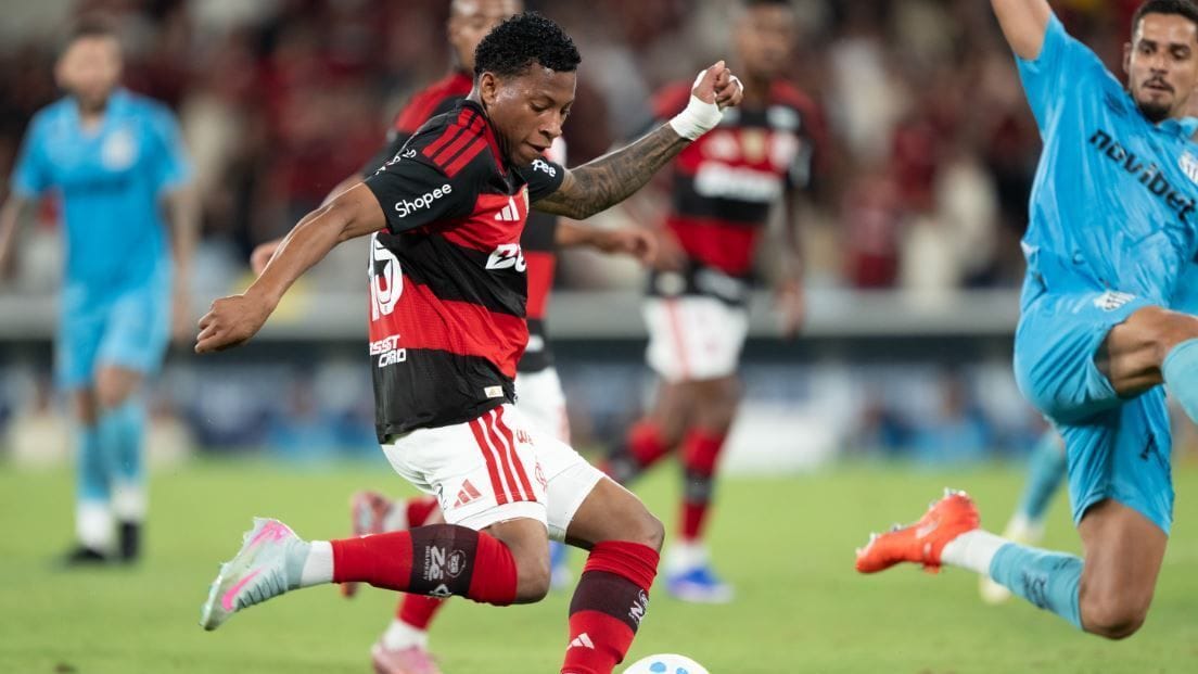 Controvérsia em Campo: Simon Defende a Expulsão de Plata Após Pisão