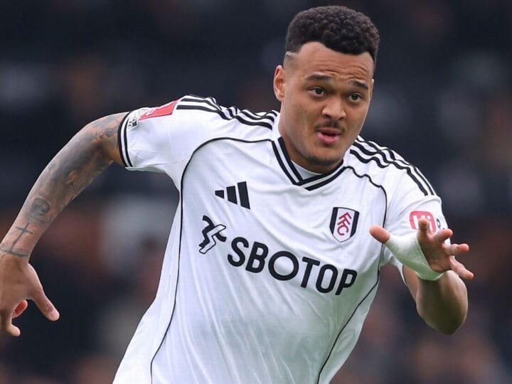 Rodrigo Muniz comenta desafios enfrentados contra zagueiros da Premier League