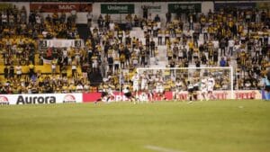 Criciúma Conquista Vitória Dramática com Gol Impressionante de Otero