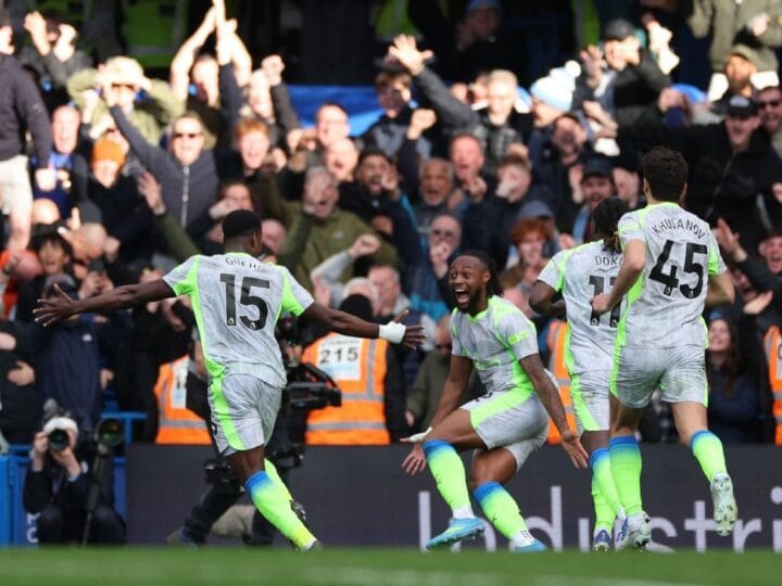 Manchester City Domina Chelsea e Aproxima-se do Arsenal em Grande Estilo