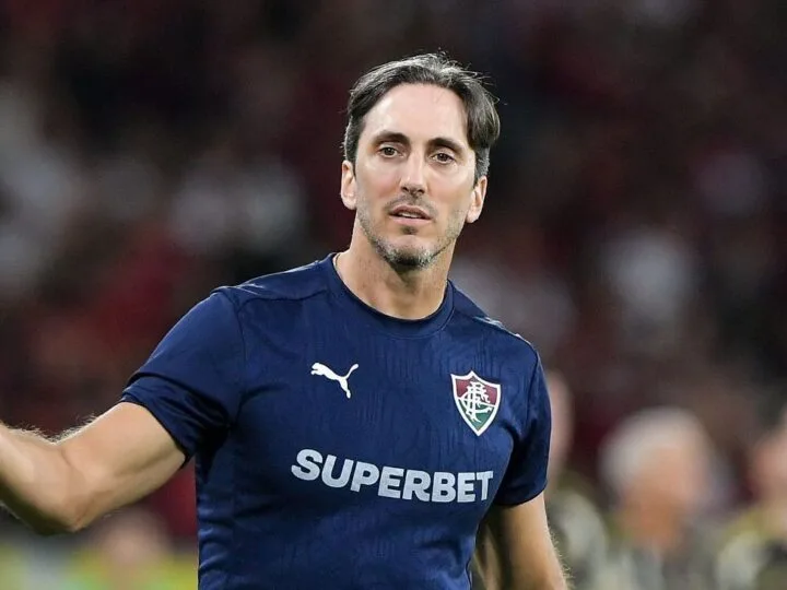 Zubeldía assume responsabilidade pela derrota do Fluminense em clássico contra o Flamengo