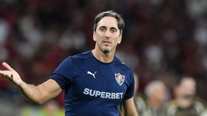 Zubeldía assume responsabilidade pela derrota do Fluminense em clássico contra o Flamengo