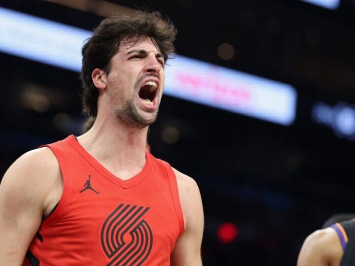 Trail Blazers Superam Suns e Garantem Vaga nos Playoffs com Destaque Histórico de Tiago Splitter