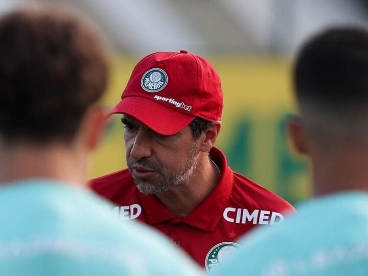 STJD Alivia Suspensão de Abel Ferreira, Mas Treinador Continua Fora do Jogo