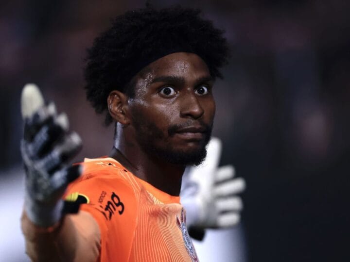 Torcedores da Portuguesa Indiciados por Injúria Racial em Jogo Contra o Corinthians