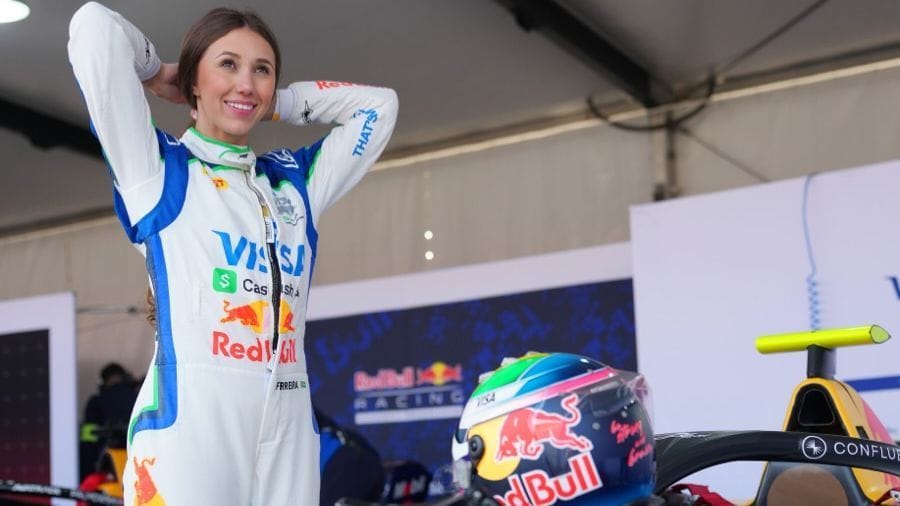 Rafaela Ferreira Reflete Sobre os Desafios do Preconceito no Automobilismo