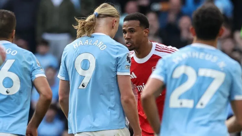 Decisões Cruciais na Premier League: City e Arsenal em Foco