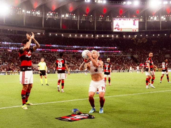 Flamengo Vence Bahia e Avança na Luta pelo Título do Brasileirão
