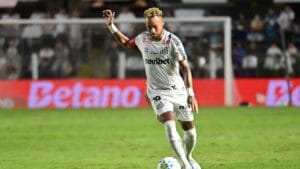 Santos e Coritiba empatam em estreia na Copa do Brasil com destaque para Neymar