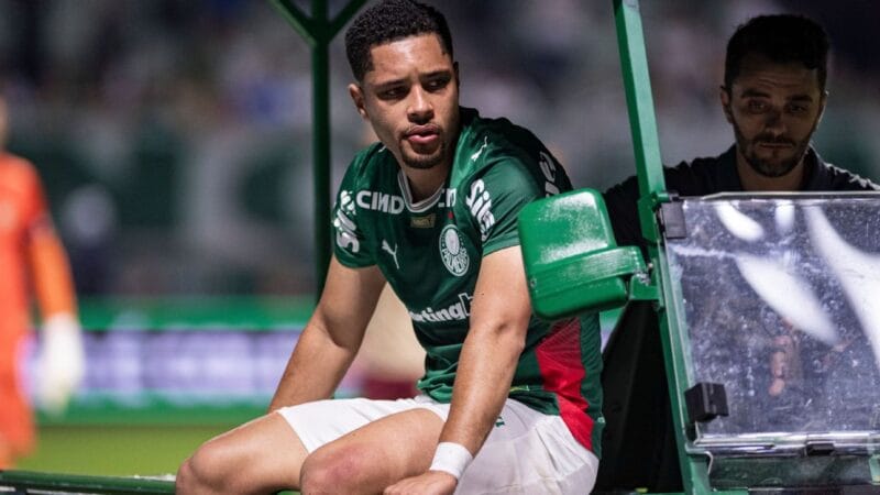 Vitor Roque Reflete Sobre Recuperação Após Lesão: ‘Um Dia de Cada Vez’