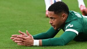 Vitor Roque Passa por Cirurgia e Fica Fora até Após a Copa do Mundo