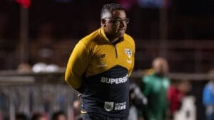 Roger Machado Reconhece Desafios com a Torcida do São Paulo, Mas Celebra Bom Ambiente no Brinco