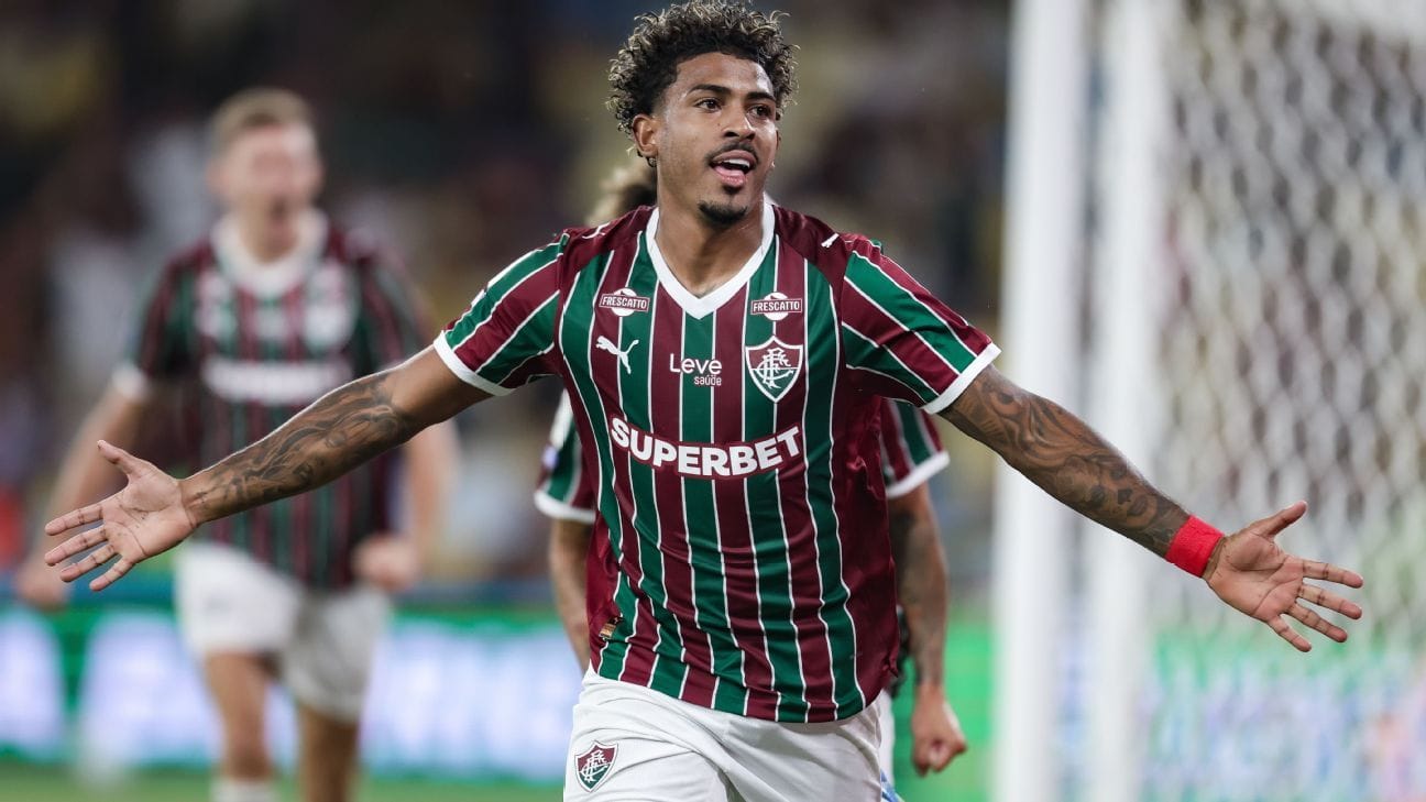 Fluminense Supera Chapecoense em Partida Marcada por Gol Inusitado