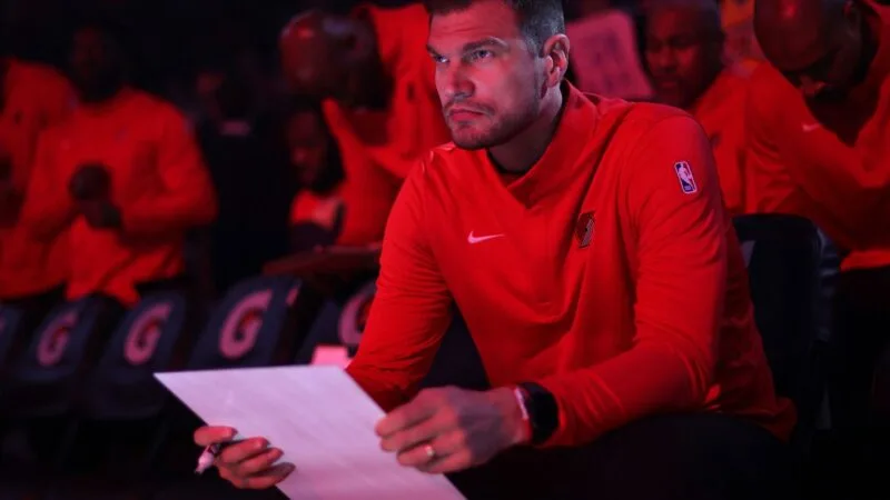 Tiago Splitter Faz História como Primeiro Técnico Brasileiro nas Finais da NBA