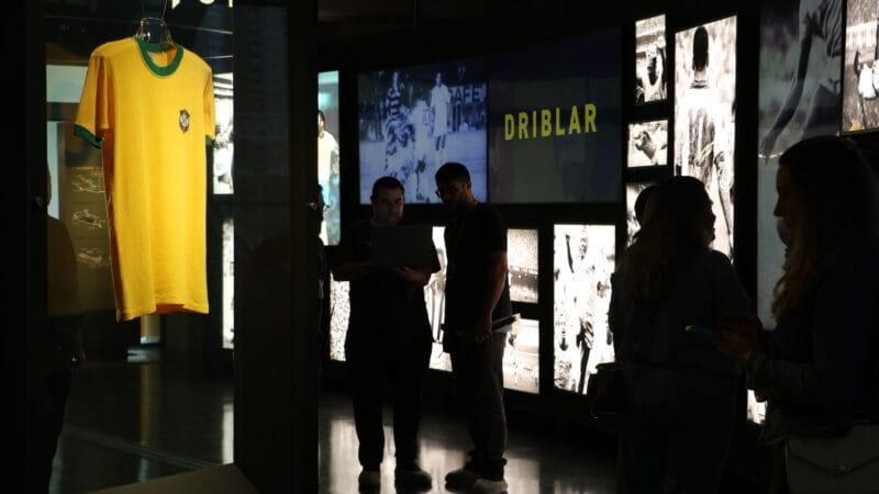 Museu do Futebol Apresenta Exposição de Camisas da Seleção Brasileira em Contagem Regressiva para a Copa do Mundo