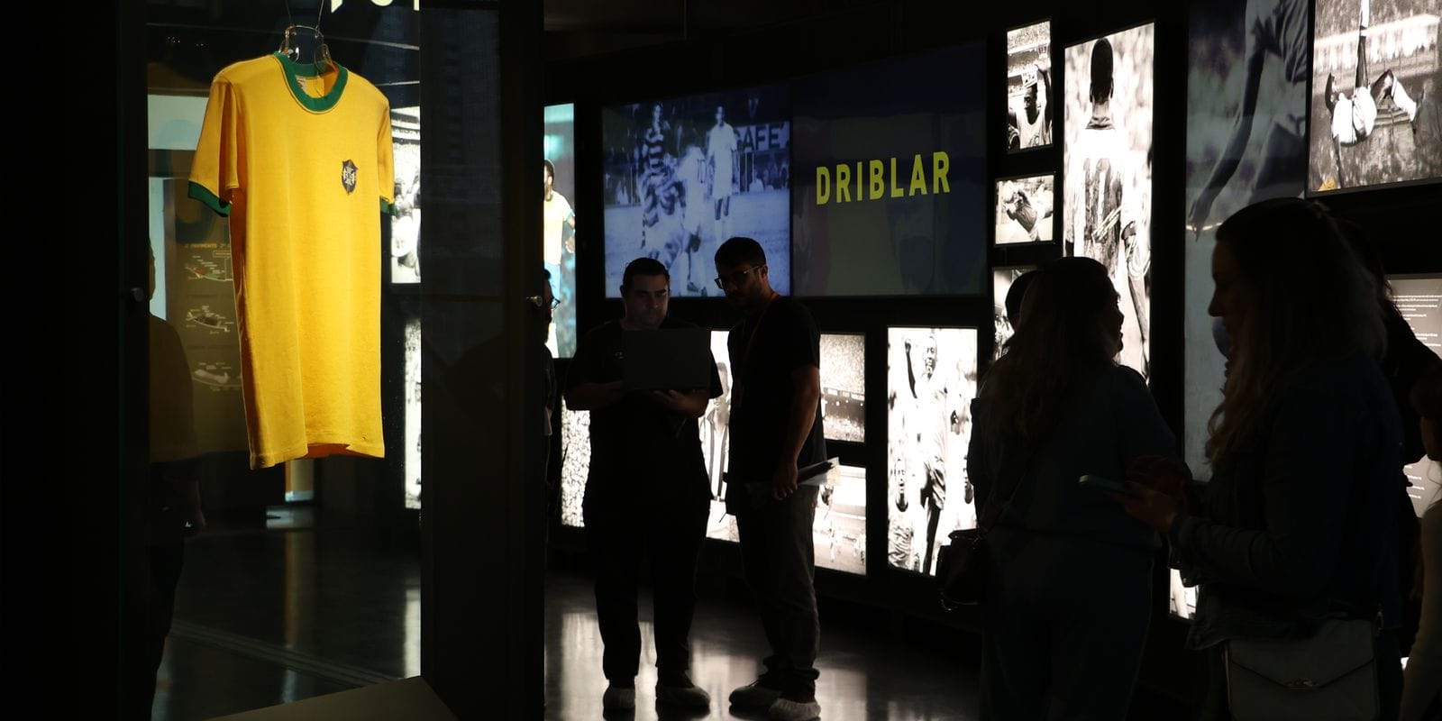 Museu do Futebol Apresenta Exposição de Camisas da Seleção Brasileira em Contagem Regressiva para a Copa do Mundo