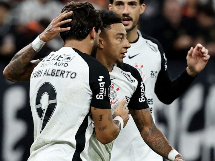 Corinthians Mantém 100% de Aproveitamento na Libertadores com Vitória sobre o Peñarol