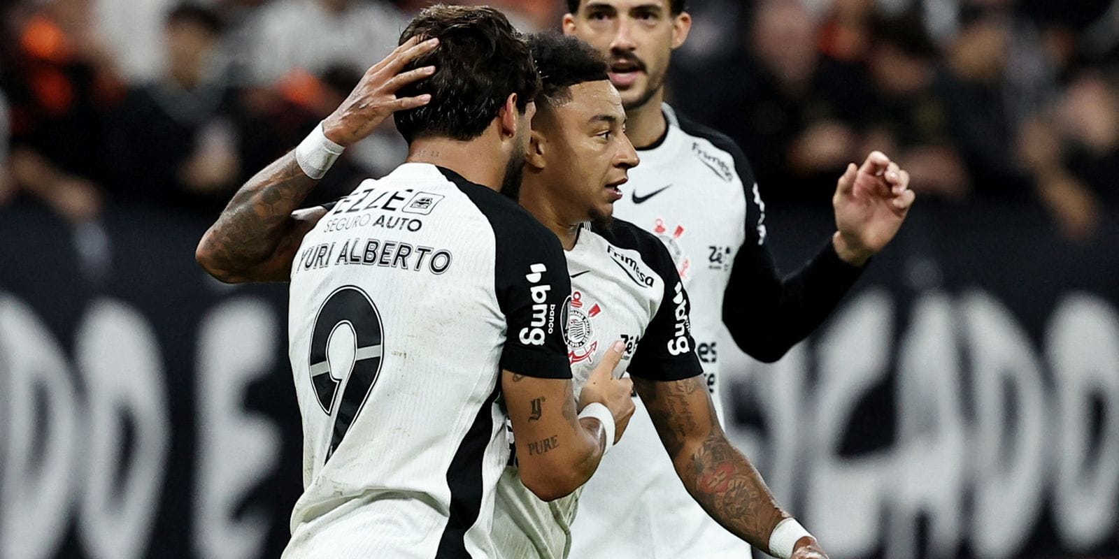 Corinthians Mantém 100% de Aproveitamento na Libertadores com Vitória sobre o Peñarol
