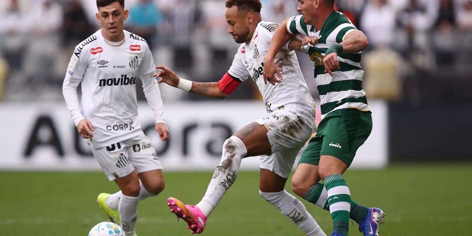Coritiba Desbanca Santos e Impõe Derrota em Dia de Celebração para Neymar