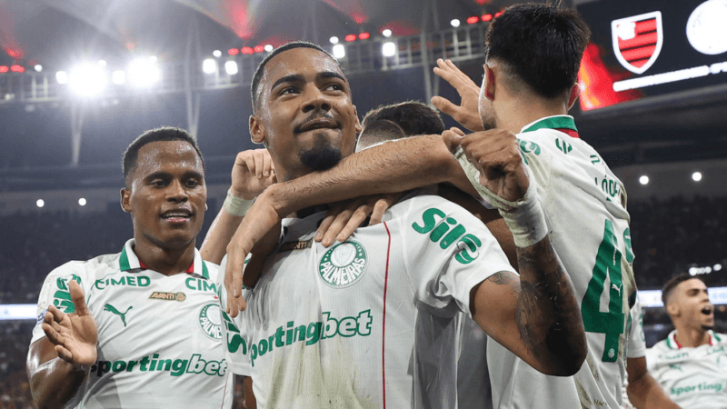 Palmeiras Impõe Derrota ao Flamengo e Consolida Liderança no Brasileiro