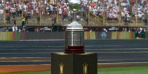 Fluminense e Flamengo Avançam na Libertadores com Conquistas Distintas