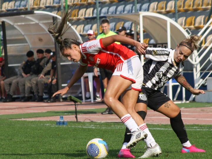 Confronto entre Internacional e Santos no Brasileirão Feminino promete emoção