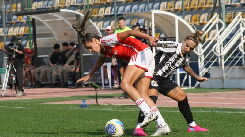 Confronto entre Internacional e Santos no Brasileirão Feminino promete emoção